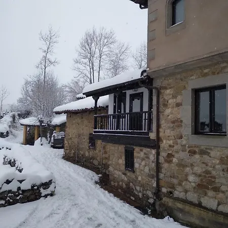 La De La Xana Kır Evi Llanuces